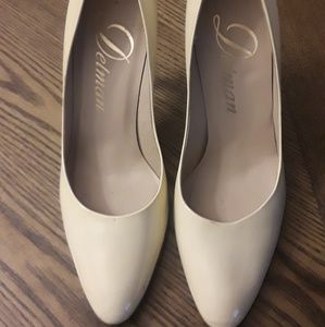 Delman Patent Nude heels 6.0